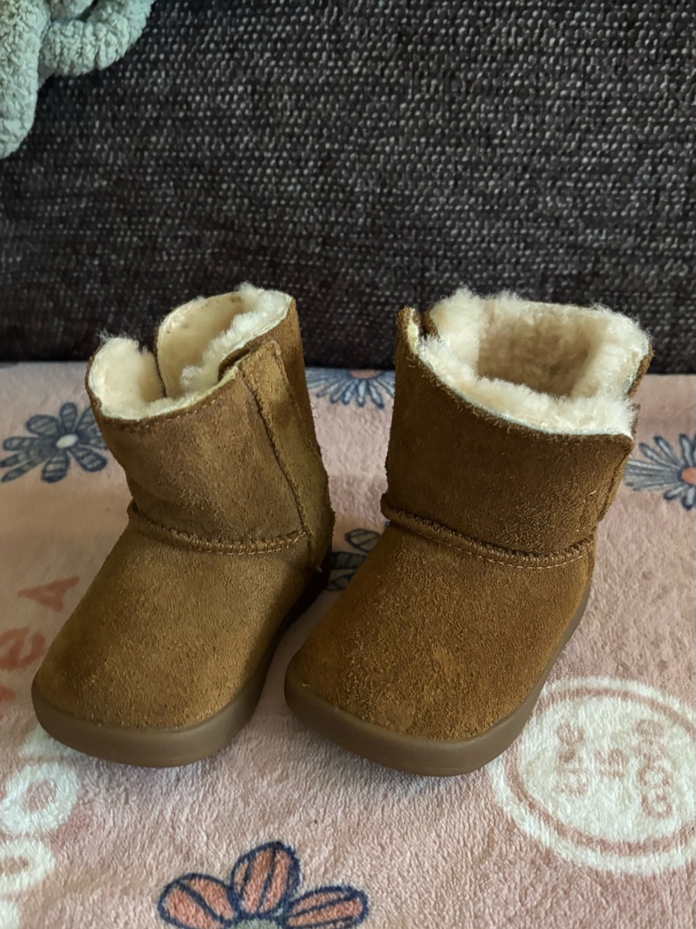 UGG Toddler Chestnut Suede Shearling Boots size 2/3